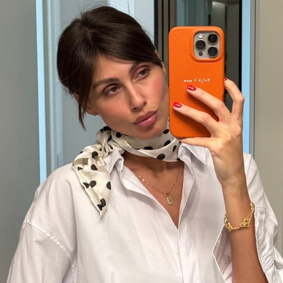 Clienta LAFLOID con su funda de piel en Orange