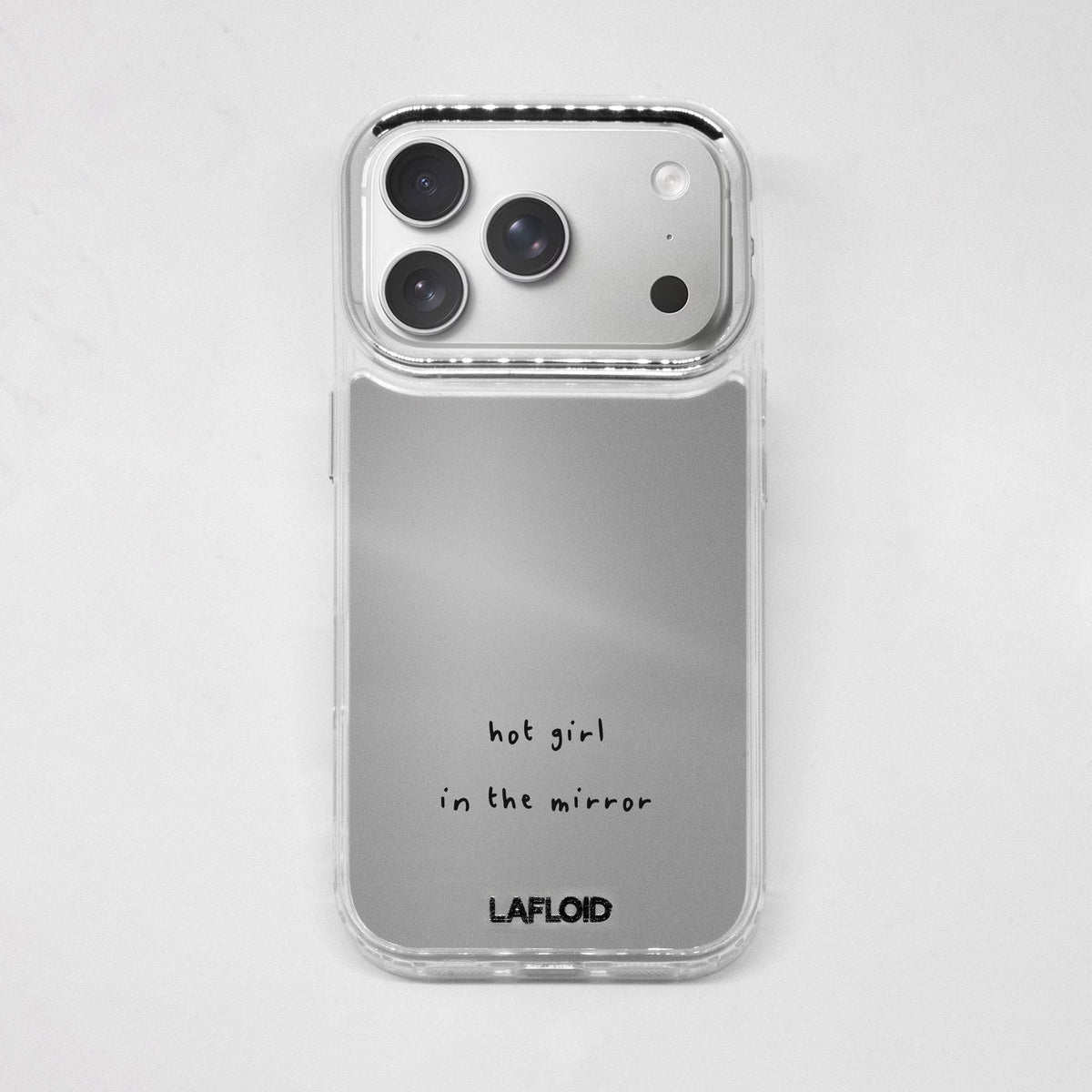 Funda espejo LAFLOID iPhone 17 Pro con frase personalizada «hot girl in the mirror» impresa en negro