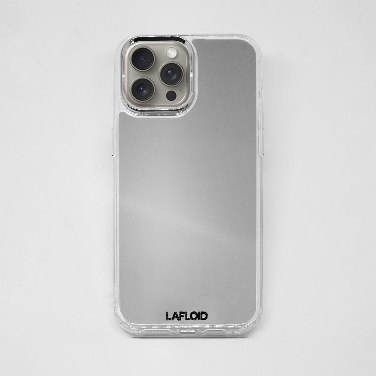 Funda espejo LAFLOID puesta en un iPhone 15 Pro