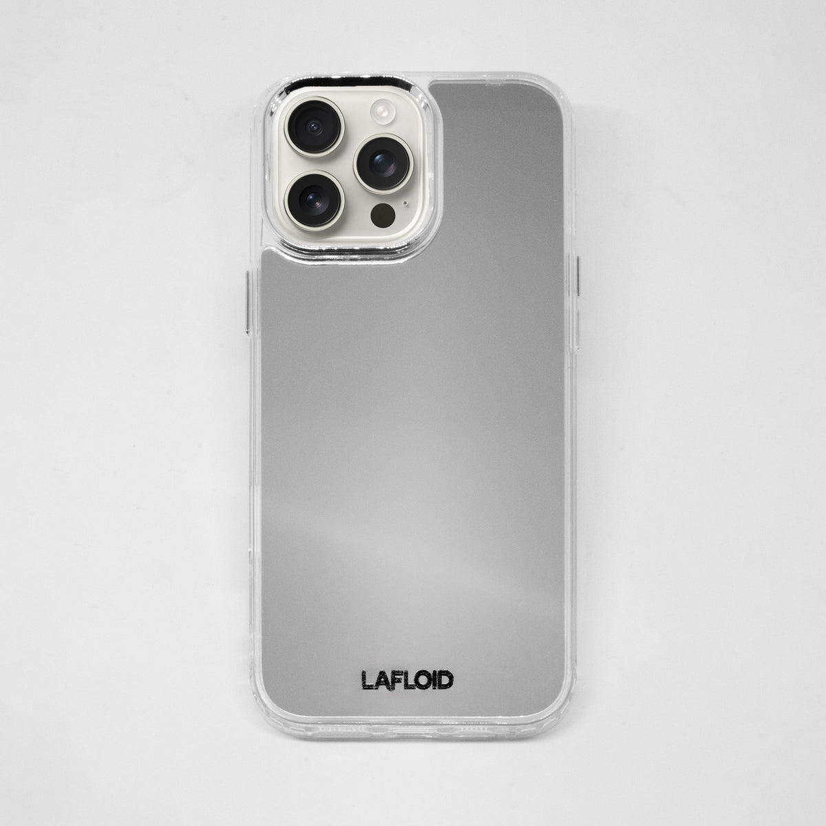 Funda espejo LAFLOID puesta en un iPhone 15 Pro Max