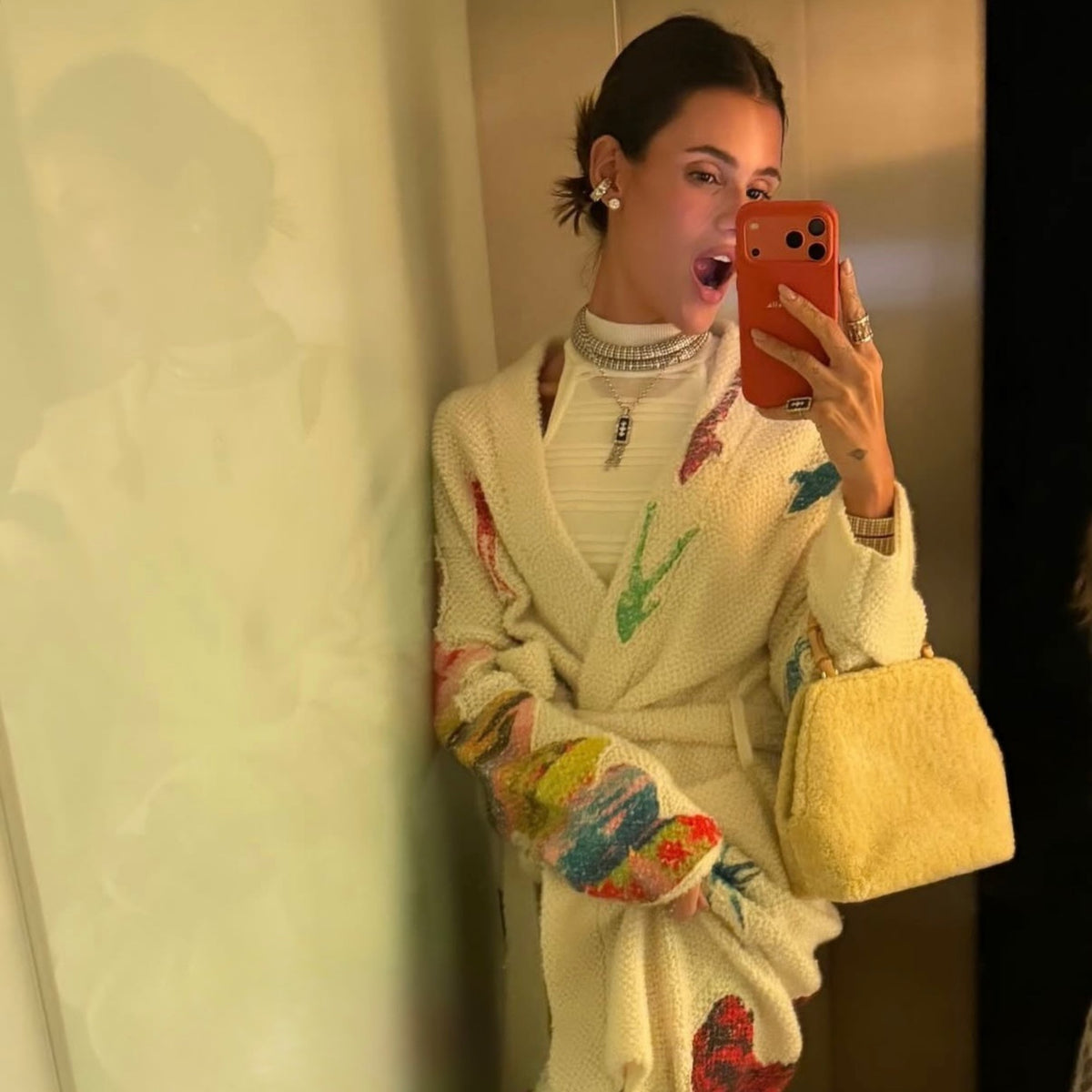 Clienta LAFLOID con su funda de piel en Orange