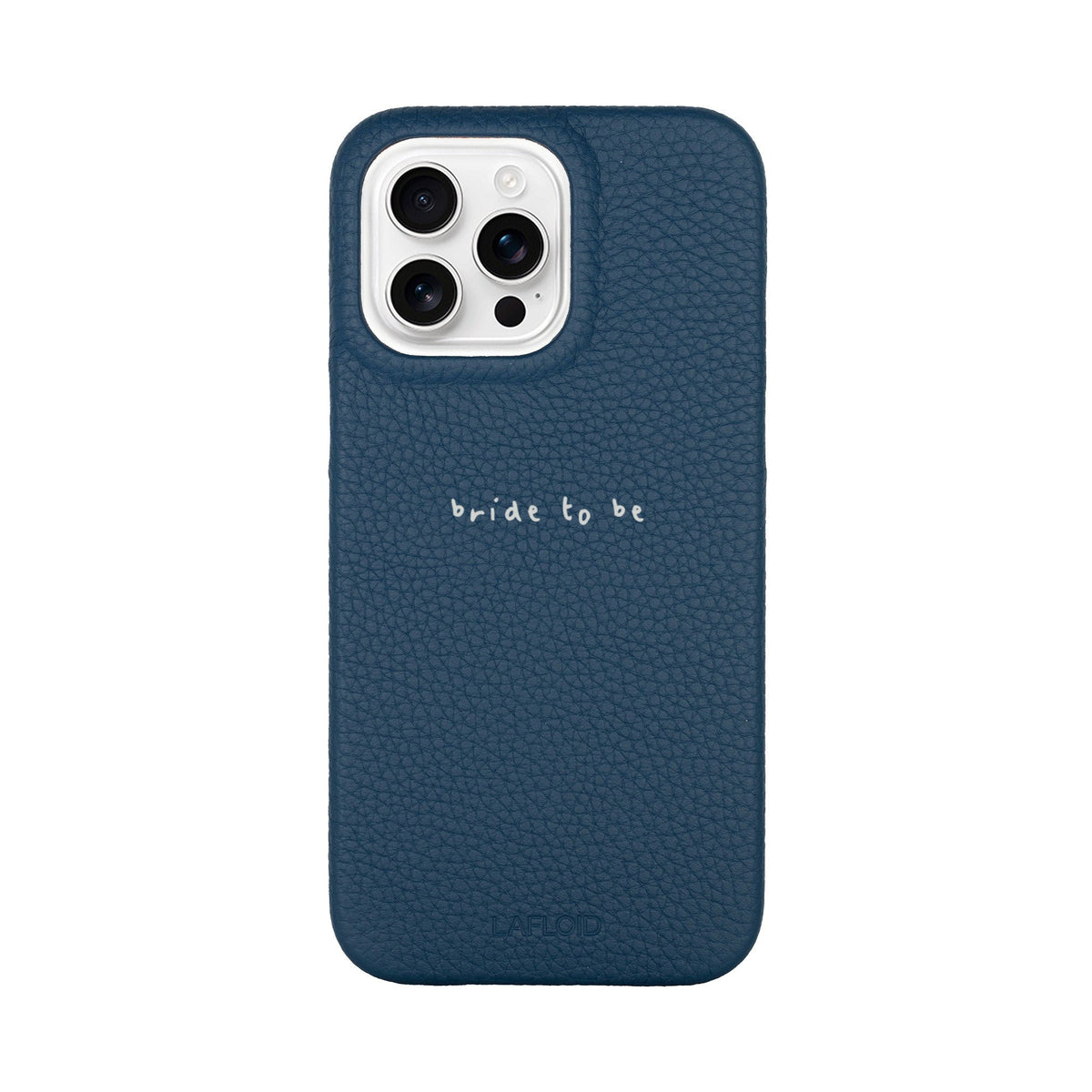 Funda de piel LAFLOID en denim para iPhone 13 Pro con frase personalizada «bride to be» en tipografía handwritten