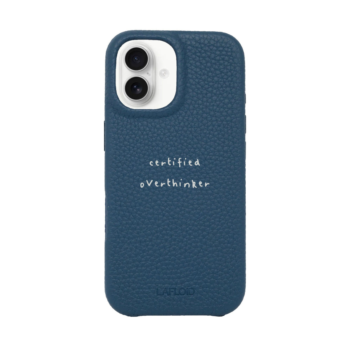 Funda de piel LAFLOID iPhone 17 en Denim con frase personalizada «certified overthinker» en tipografía handwritten