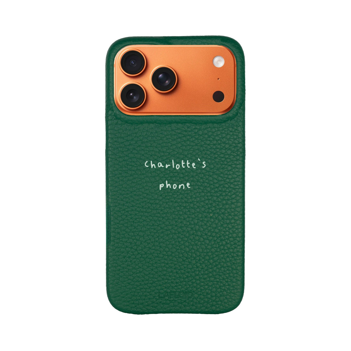 Funda de piel LAFLOID en verde para iPhone 17 Pro Max con frase personalizada «Charlotte's phone» en tipografía handwritten